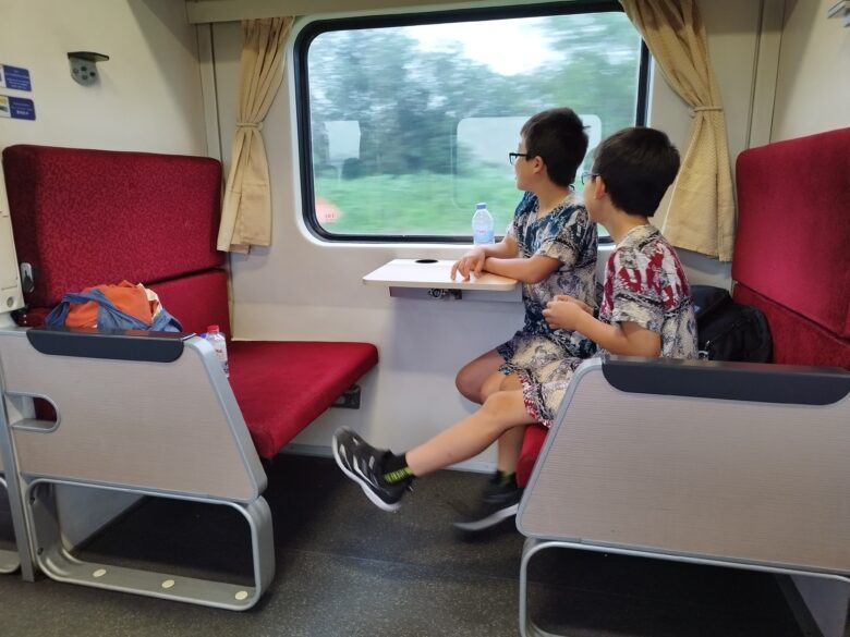 バンコクからチェンマイへ子連れ寝台列車の旅ブログ